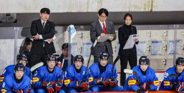 Susie Jo behind the bench with the Korea national team