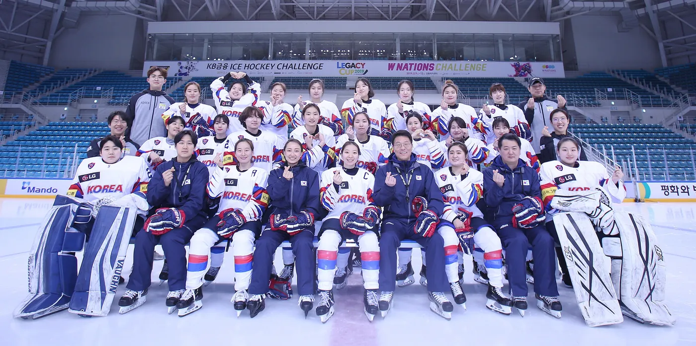 Korea women's national team photo on the ice